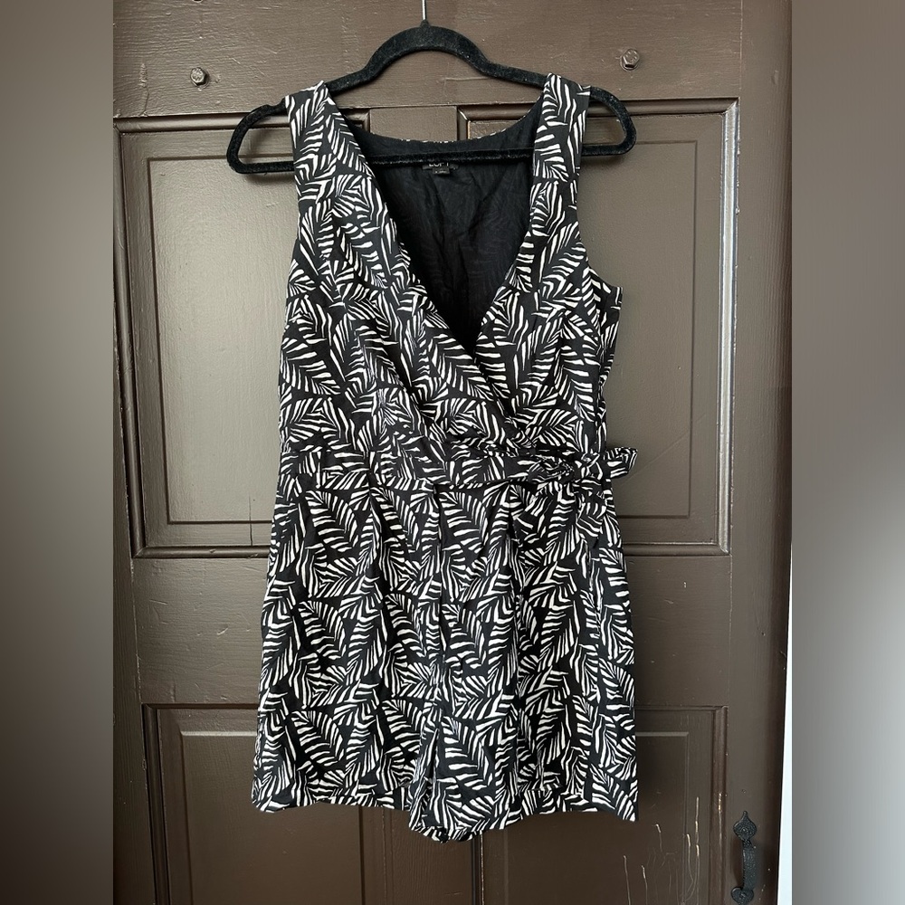 Ann Taylor Loft Womens Romper Shorts Tropical Print Black Sleeveless Wrap Size 6